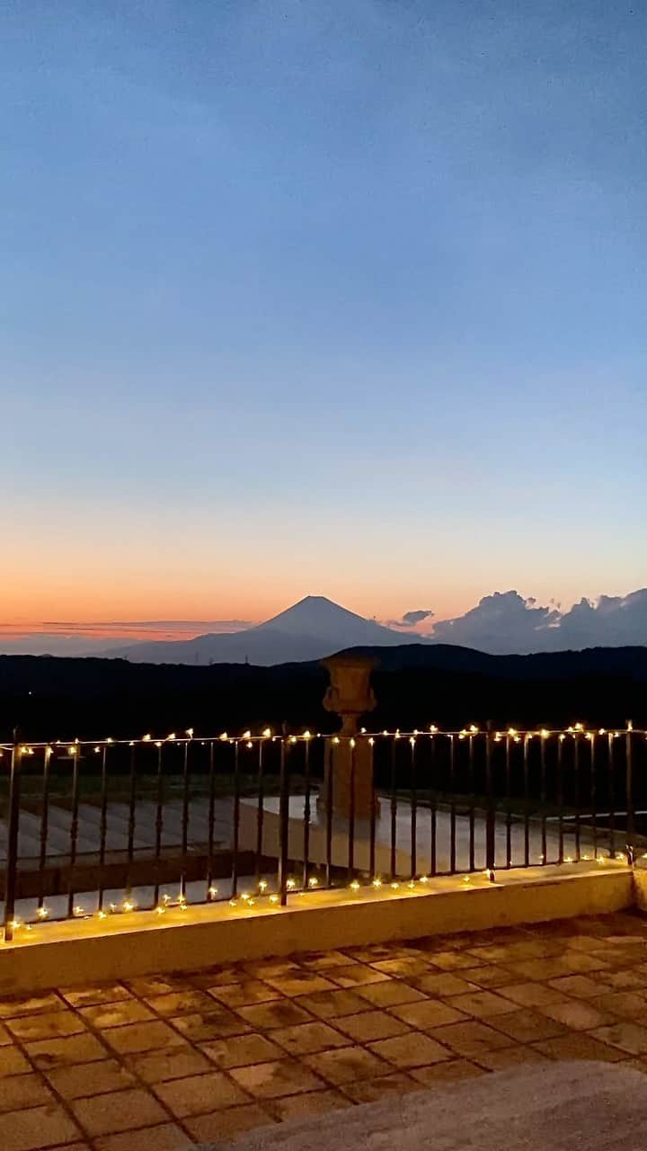 児玉アメリア彩のインスタグラム：「富士山の見えるワイナリー🗻  🍷🍾  #japanesewine #日本ワイン #国産ワイン」