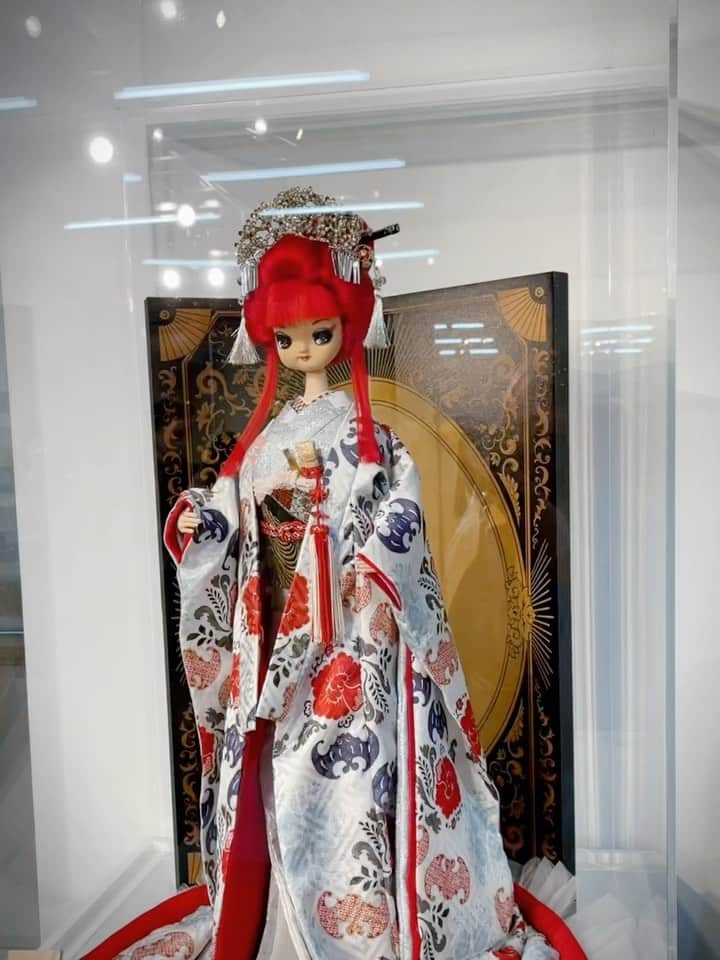 Anji SALZのインスタグラム：「💫TOKYO KIMONO SHOW💫 日本語↓ Yesterday I went to the (usual annually) @tokyokimonoshow ⚡️ First time to open its gates since the Rona, it felt so great to see all these amazing different kimono styles displayed! 🤩 From antique to minimalist to fancy and fresh, cute, wild, modern or artsy - kimono has so many styles and I am here to celebrate that!!   What’s your favorite outfit?  久しぶりの東京キモノショーに行けて嬉しかった😭❤️ 着物スタイル展示をみると、アンティークからモダン、ミニマリストから派で様々な着物スタイルがあります。 色々なテイストや作り方もありますし、楽しい！ワクワクしてたまらん！🥺  どんなコーデは気に入りでしたか？  #tokyokimonoshow #東京キモノショー2022」