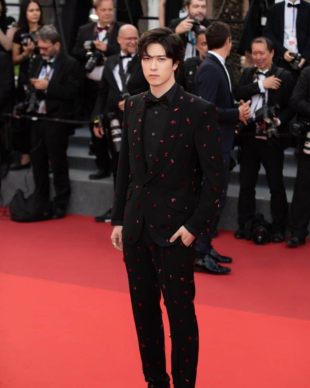 髙石リエムのインスタグラム：「@festivaldecannes closing ceremony Thank you @chopard 💎 was a pleasure!  Fit @dolcegabbana 🩸  . . . #chopard #cannesfilmfestival #cannes #dolcegabbana #redcarpet #レッドカーペット #カンヌ国際映画祭 #ショパール#ドルガバ#モデル #model」