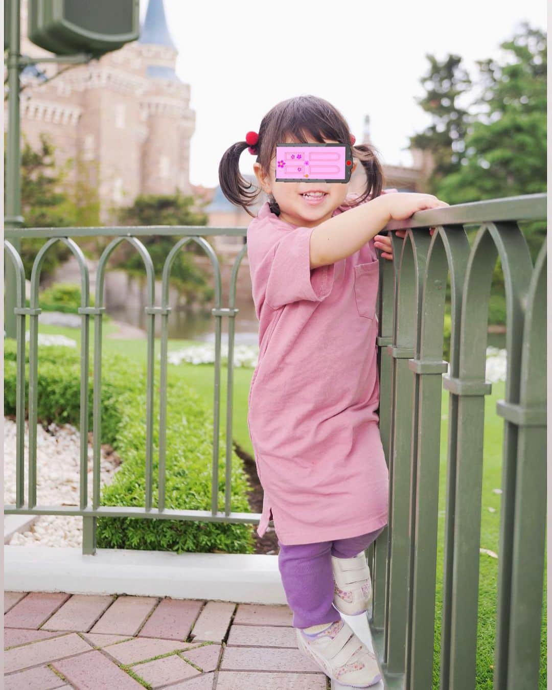 上村彩子さんのインスタグラム写真 - (上村彩子Instagram)「. . 2歳になった姪っ子、 ディズニーランドデビュー👏  私の希望により、モンスターズインクの ブーになってくれました👧❣️  ——————————————————  #ディズニーランド#ディズニーバウンド #モンスターズインクコーデ#ブーコーデ #tokyodisneyresort」5月30日 21時56分 - saekokamimura