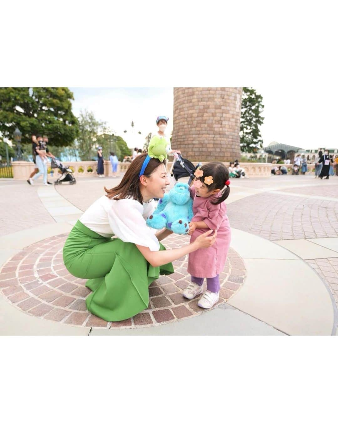 上村彩子さんのインスタグラム写真 - (上村彩子Instagram)「. . 2歳になった姪っ子、 ディズニーランドデビュー👏  私の希望により、モンスターズインクの ブーになってくれました👧❣️  ——————————————————  #ディズニーランド#ディズニーバウンド #モンスターズインクコーデ#ブーコーデ #tokyodisneyresort」5月30日 21時56分 - saekokamimura