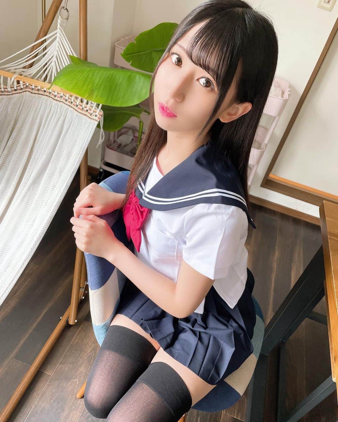 谷麻由里のインスタグラム：「制服とかメイド服とかずっと好き〜  #me #黒髪 #学生 #ロリ #photography #ニーハイ #制服 #学校 #セーラー #セーラー服 #黒髪ロング #followforfollowback #followers #followme」