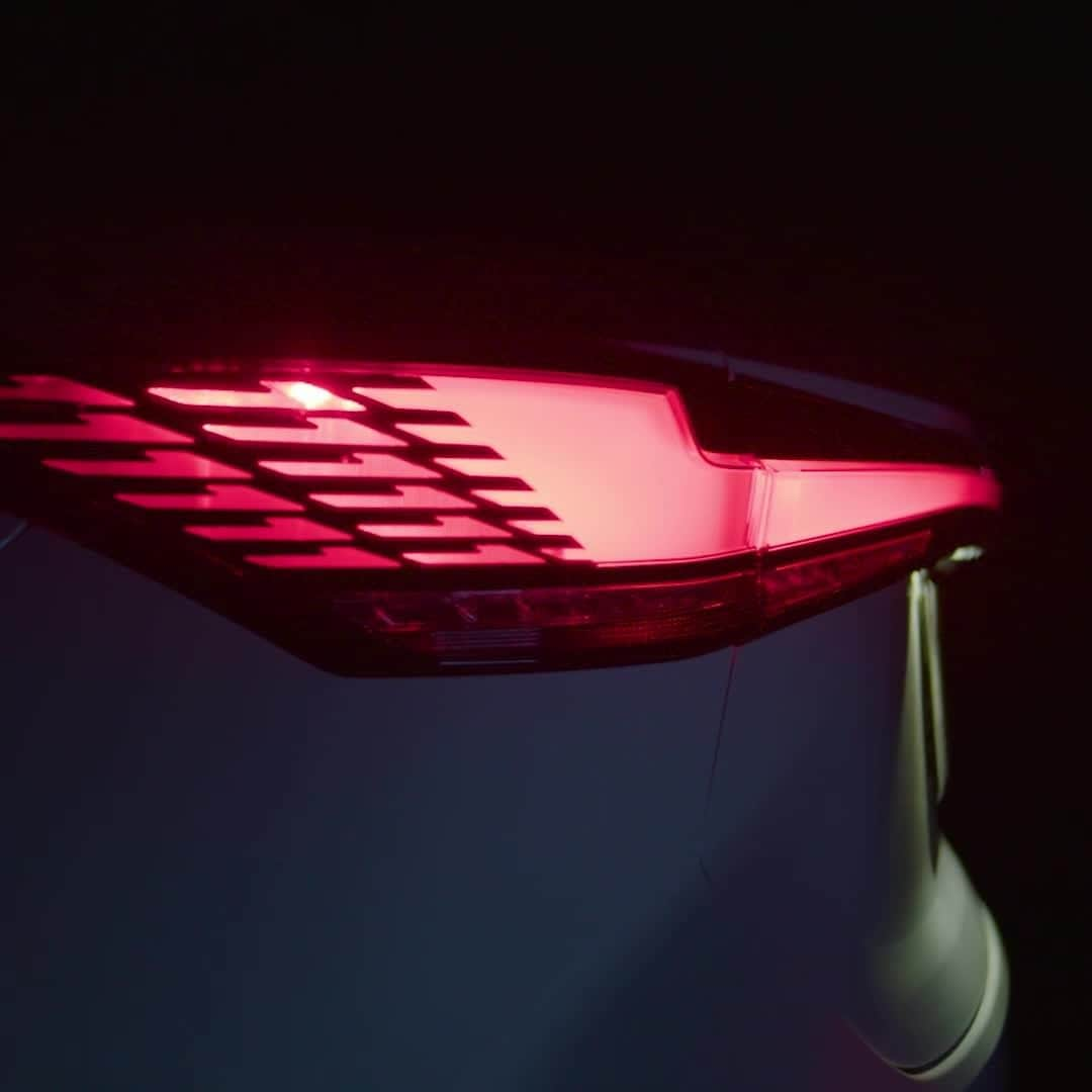 Lexus USAのインスタグラム：「The crossing of innovative technology and bold design.  The all-new Lexus RX.  Watch the reveal May 31 at 8PM ET. Learn more at the link in bio. #LexusRX #ExperienceAmazing」