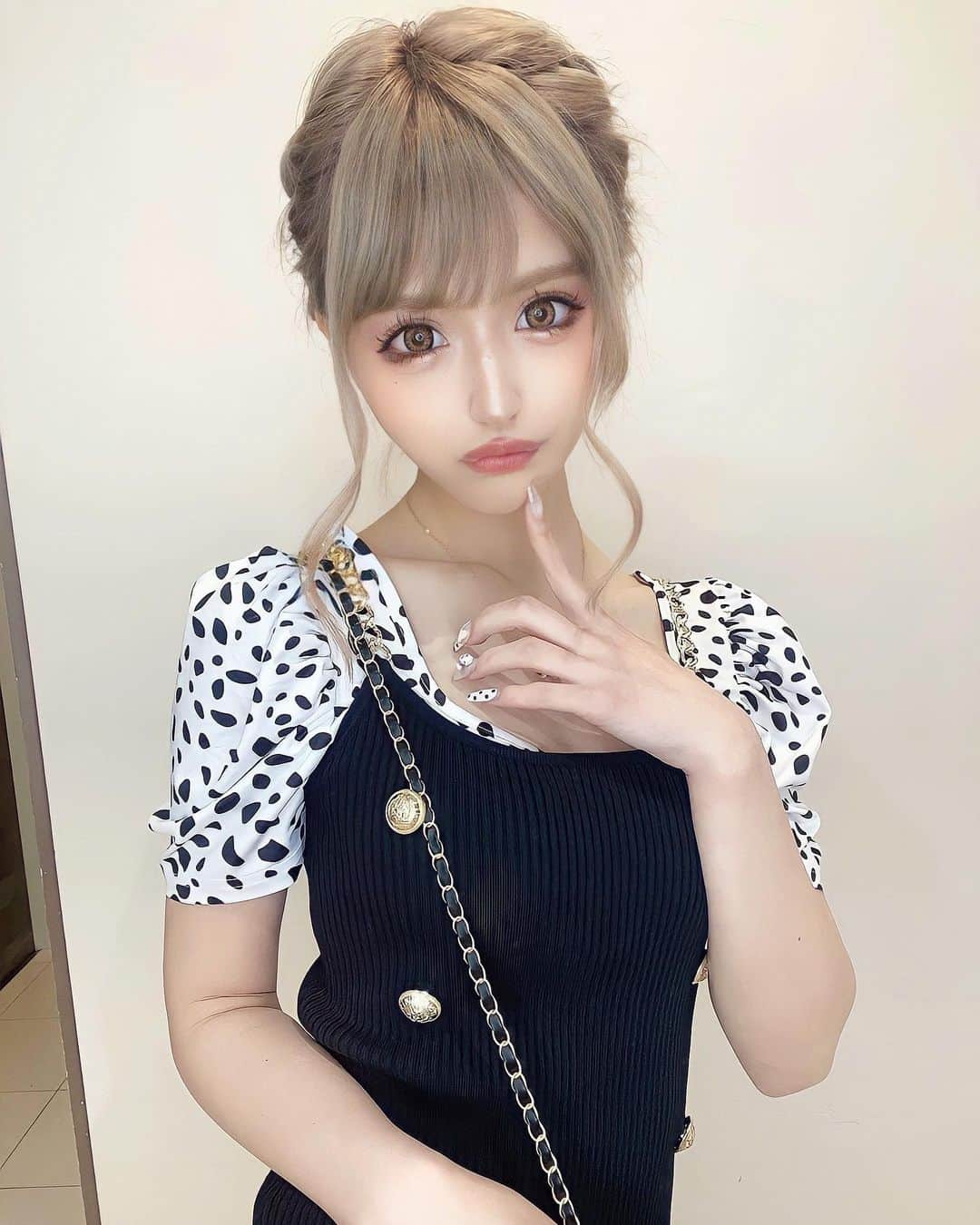 アンジェリカのインスタグラム：「❤︎ . . @acupuncturesalon_sinas で美容バリしてからお肌の調子いい💕」