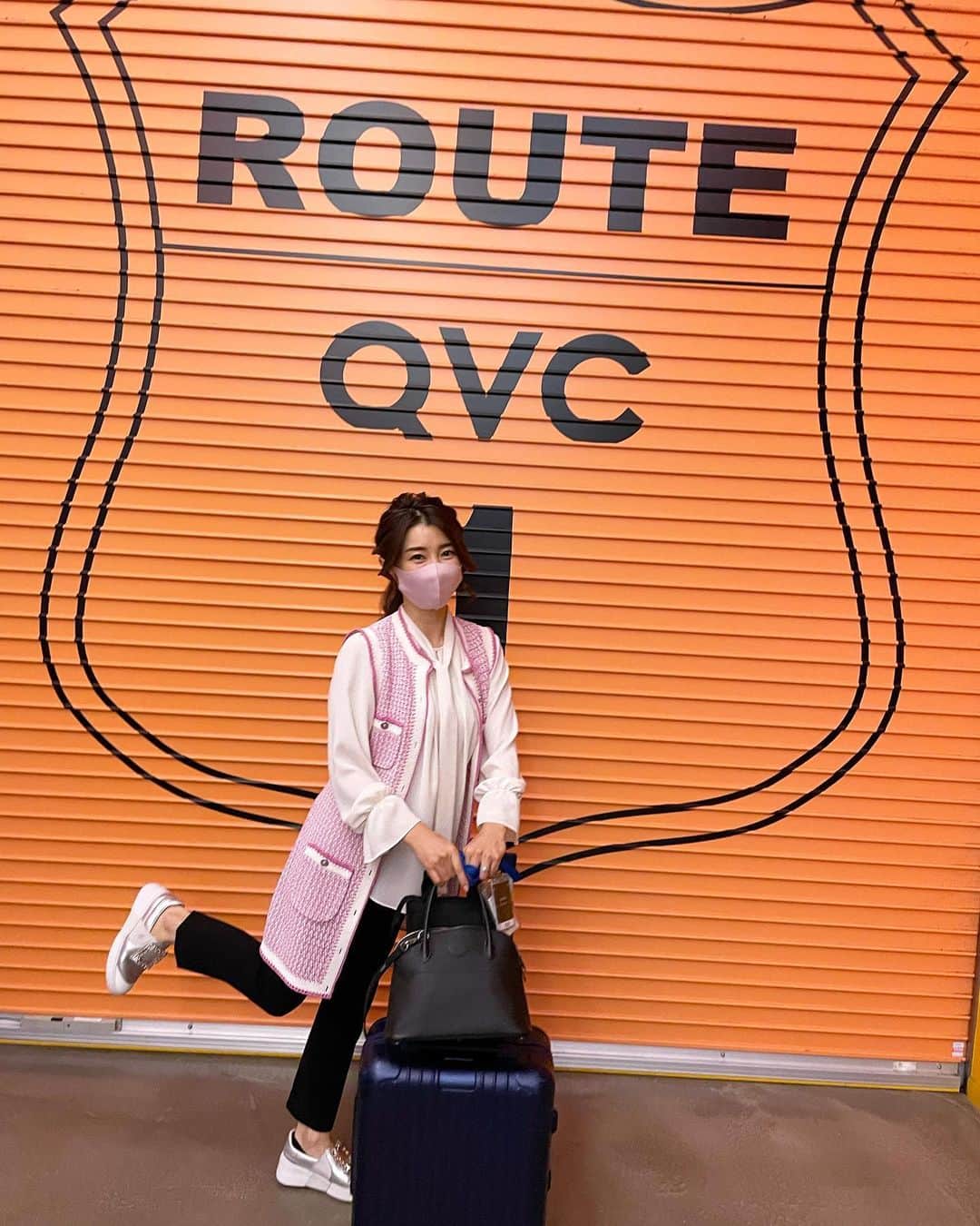 川村ひかるのインスタグラム：「❤︎  24時入りQVC到着❣️  31日AM1時〜.9時〜.23時📺ＯＡです。  リマドスエイジングリッチ💊  是非ご覧になってくださいね😉  #qvc  #リマドスエイジングリッチ  #ヒアルロン酸  #インナーケアサプリ」