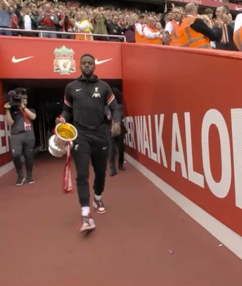 ディヴォック・オリジのインスタグラム：「It was a special journey @liverpoolfc YNWA」