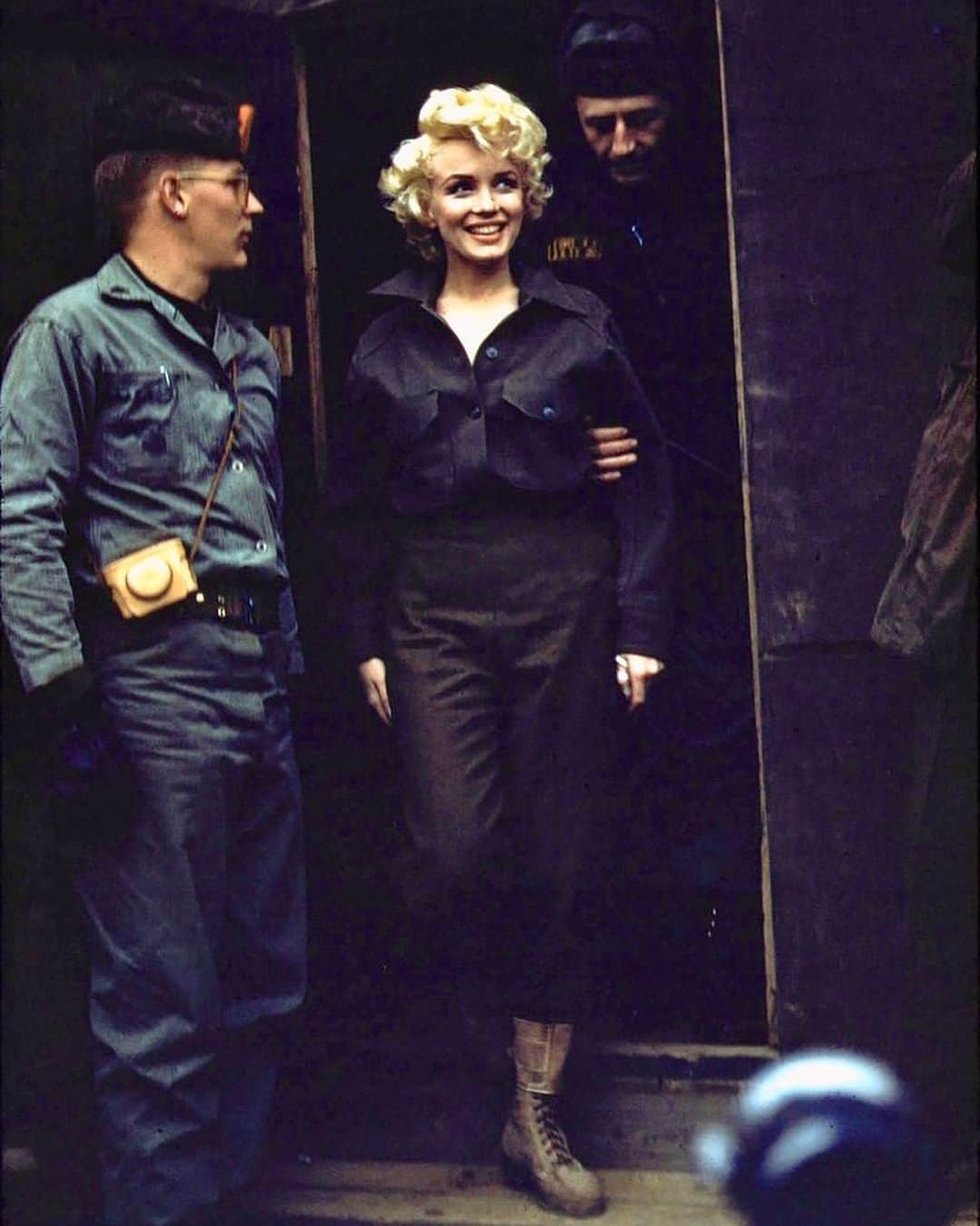 マリリン・モンローのインスタグラム：「Memorial day. A day for the United States of mourning the U.S. military personnel who have died while serving in the armed forces 🖤 Look how giving Marilyn was for the troops. She was truly a beautiful soul. They look so happy and drawn towards her kindness」