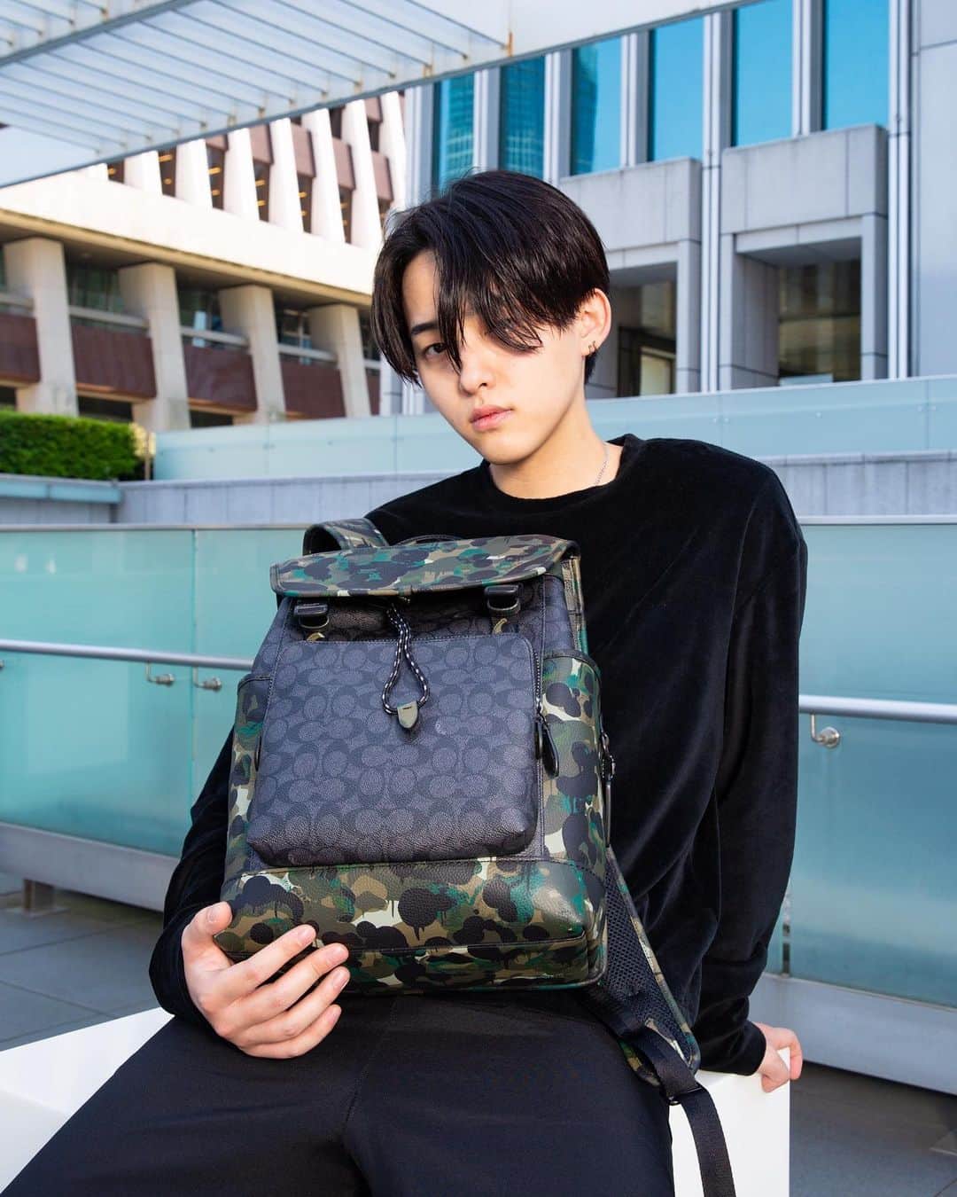 AYUMUのインスタグラム：「. コーチカモプリントの新作バッグ🫥 #CoachNY#CoachJapan#pr」