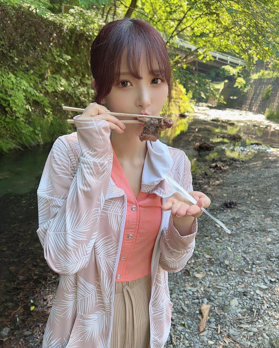 のインスタグラム：「BBQ🍖  野猿二郎さんの集まりで呼んで頂きました！ しっかり川にドボンされました✌︎  こんなに素敵な集まりに私なんかまで 混ぜてもらえて感謝しかありません！ それくらい皆さんあたたかかくて賑やかで楽しかったです〜😭 誘って下さってありがとうございました🍜✨」