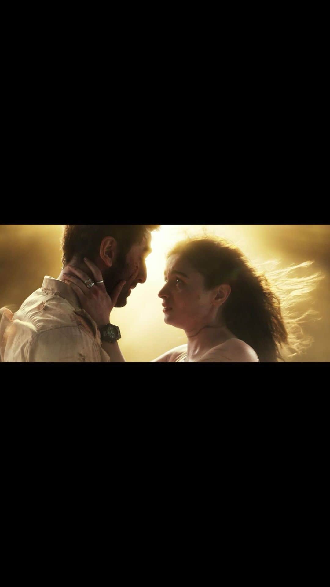 アリア・バットのインスタグラム：「In just 100 days, BRAHMĀSTRA: Part One will be all yours 🔥❤️  TRAILER OUT ON JUNE 15TH💥」
