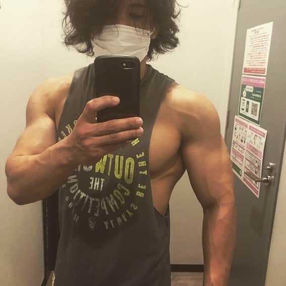 吉岡世起のインスタグラム：「初めてのジムでトレーニング 見たことないマシーンもありテンションが上がった 時間ある時に全マシーン試してみたい #noah_ghc」