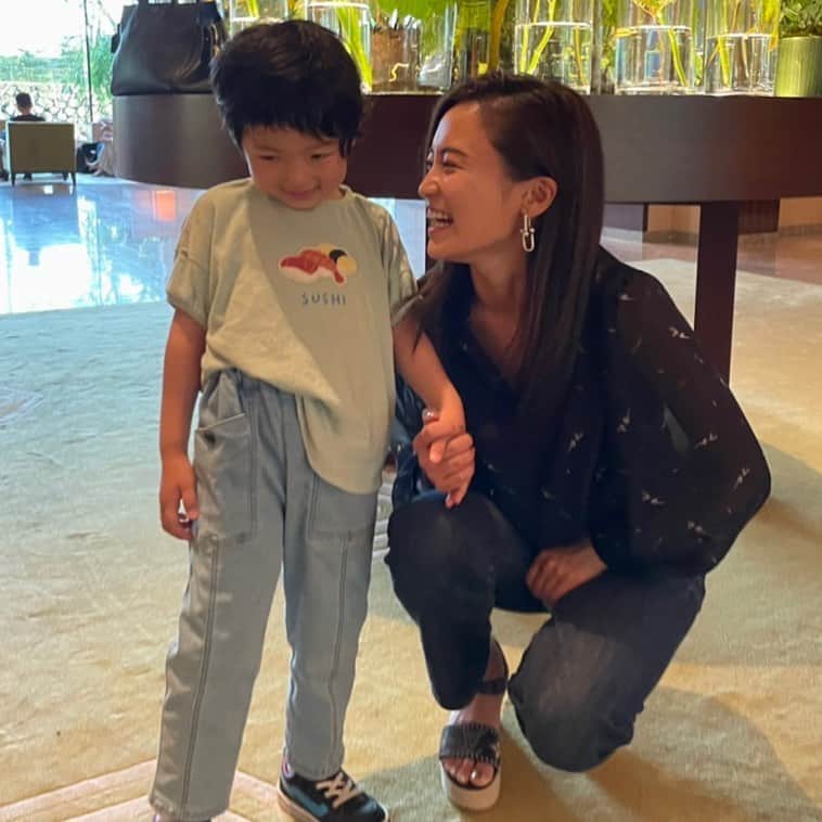 小島瑠璃子のインスタグラム：「💕 親友の息子くん🥰 半年ぶりに会ったら初めて照れてた！ 帰りの車の中で 「ママ〜あのさ〜ちょっと照れちゃったな🥴」 って言ってたらしい。 可愛すぎ無理🥲 #SUSHI」