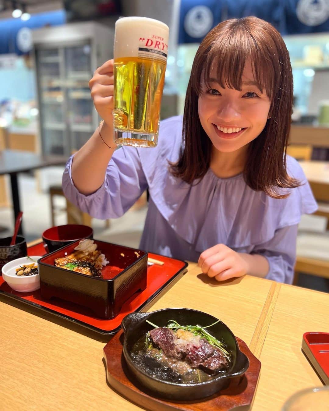 のインスタグラム：「今夜22時54分〜 CBC『うまい!の極み』🍺  今回お邪魔したのは 【下の一色 セントラルパーク店】 ４月にOPENしたばかりのお店🐟 街中の地下街で新鮮なお魚が 買えるようになるとは🥺❤️  もちろん店内でもお食事できます！ ビール🍺に合うものばかり なんだな〜これが🤤💕  私が今回いただいたのが ・太刀魚重定食 ・くじらのレアステーキ🥩  どっちもハマる〜🤩 またすぐに食べに行きたい🤤🤤  今夜も一緒に乾杯しましょ〜❤️  お店の看板娘のかなみちゃんにも 久々に会えて嬉しかった☺️✌️  #下の一色 #下の一色セントラルパーク店 #アサヒスーパードライ #アサヒ #アサヒビール #スーパードライ #ビール女子 #CBC #うまいの極み」
