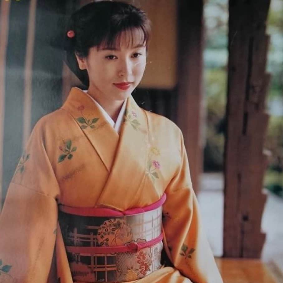 かとうれいこさんのインスタグラム写真 - (かとうれいこInstagram)「着物って素敵✨✨  懐かしい20代の頃の撮影写真  着物が似合う女性になりたいです。 また着物の撮影したい😊  #懐かしい写真  #着物 #色合いも好き  #日本の伝統」5月31日 11時20分 - katoreiko_official