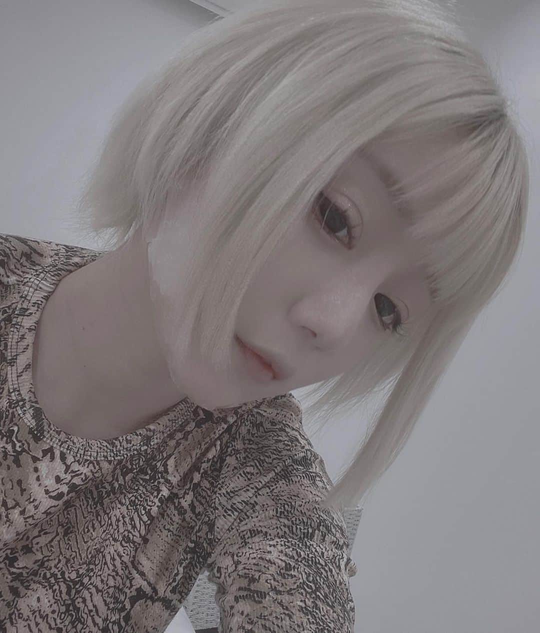 多田岬のインスタグラム：「. . 二重とバストアップの名医＆美人先生 (@dr_marikoinoue )が新宿に#BELINDACLINIC をオープンしたのでおじゃマップ . 顔がまん丸になってきたので脂肪溶解注射を打ってきました . . 院内もゴージャス且つセレブ空間でスタッフさんも皆美人さんの神対応すぎてもう . . . てかもうまりこ先生が可愛いすぎるし声が聖母のよう注射も全然痛くなかったよ . カウンセリングもしっかり話し聞いてくれたし分からない事も沢山教えてくれたから気になる人はカウンセリング無料だから行ってみてね . . #BELINDACLINIC #ベリンダクリニック #まりこ先生 #井上真梨子 #美容外科 #女医 #まりこ先生の二重術 #まりこ先生のバストアップ術 #脂肪溶解注射 #カベリン」