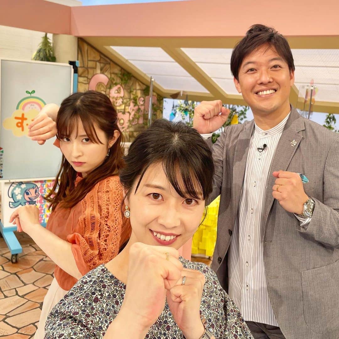 虎谷温子のインスタグラム：「なんか…3人のキャラがよく出てる一枚…😅#すまたん @sumatanentame  では三者三様の正拳突きが見られます！👊笑」