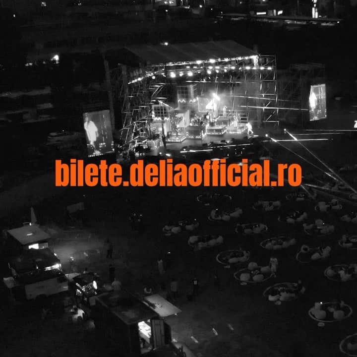 Delia Matacheのインスタグラム：「Maine si poimaineeeee! 🤘👅🚨🔥❤️🚀  Cu cine ai vrea sa vii la concert? Tag in comentarii! 😜」