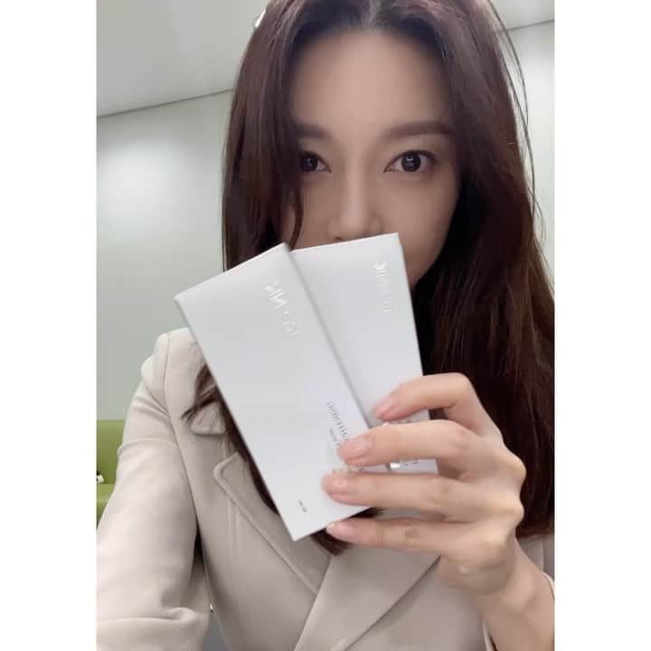 チャ・イェリョンのインスタグラム：「@renk_beauty  뽀송뽀송  선크림 ☀️딱 필요한 요즘  #리엔케이 셀 에센스 선크림 너무너무 좋아요🤍 꼭 써보세요 반하실 꺼예요🤍🤍🤍  #리엔케이」