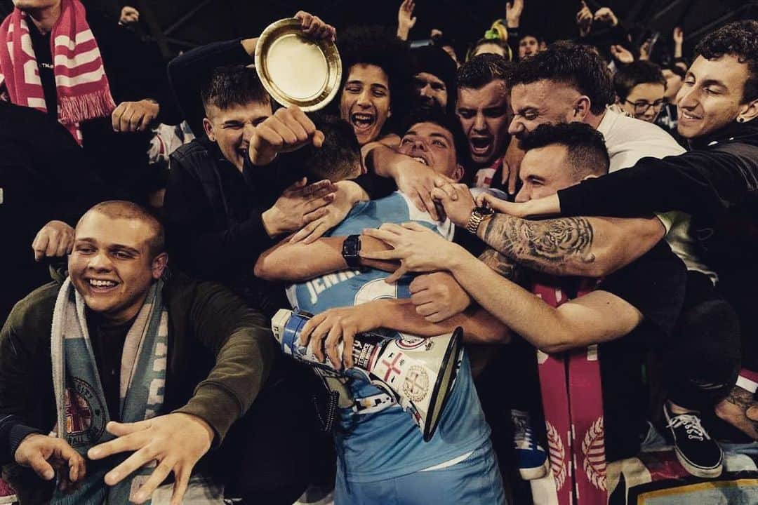 カール・ジェンキンソンさんのインスタグラム写真 - (カール・ジェンキンソンInstagram)「Just want to say a thank you to the Melbourne City fans, especially the boys who followed us home and away, you know who you are. Jimmy it was a pleasure meeting you a couple of months back, your passion for the club shines through. You’re a top man, and hearing about your story and life was a privilege. You guys make the football club. It’s been a pleasure playing in front of you 👊🏼」5月31日 16時32分 - carljenkinson