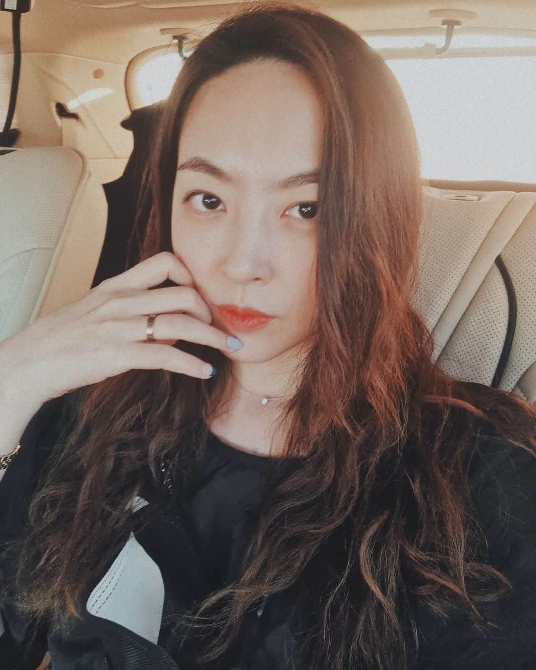 シム・ウンジンのインスタグラム：「날씨 좋네!! 셀카 오랜만!!  #😁」