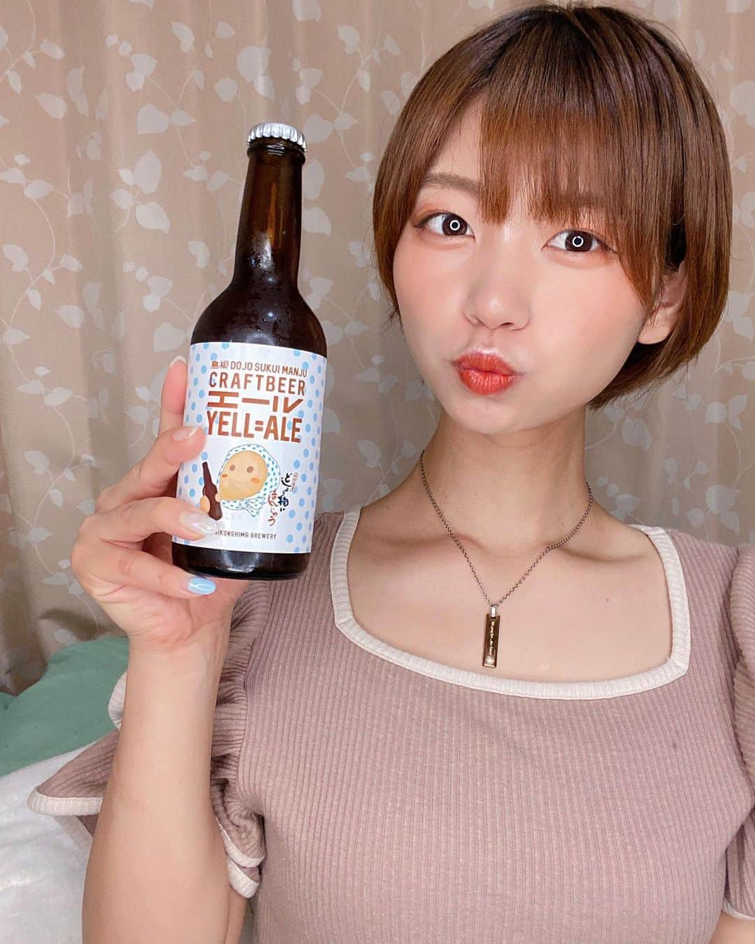 小坂田純奈さんのインスタグラム写真 - (小坂田純奈Instagram)「どじょう掬いまんじゅうのビール🍺❤️ めちゃくちゃまんじゅうなんだけど、ちゃんとビールのコクもあって飲みやすかった！！  ( @daikonshima.brewery )さんから出てるクラフトビール！ ビールでこんな味表現できるの本当にすごい！！👏🏻  他にも色んな味のクラフトビールあって最高すぎる🥰  #大根島醸造所 #クラフトビール #ビール女子 #ビール好き女子 #お酒好き女子 #ひとり飲み女子」5月31日 20時52分 - official_junata