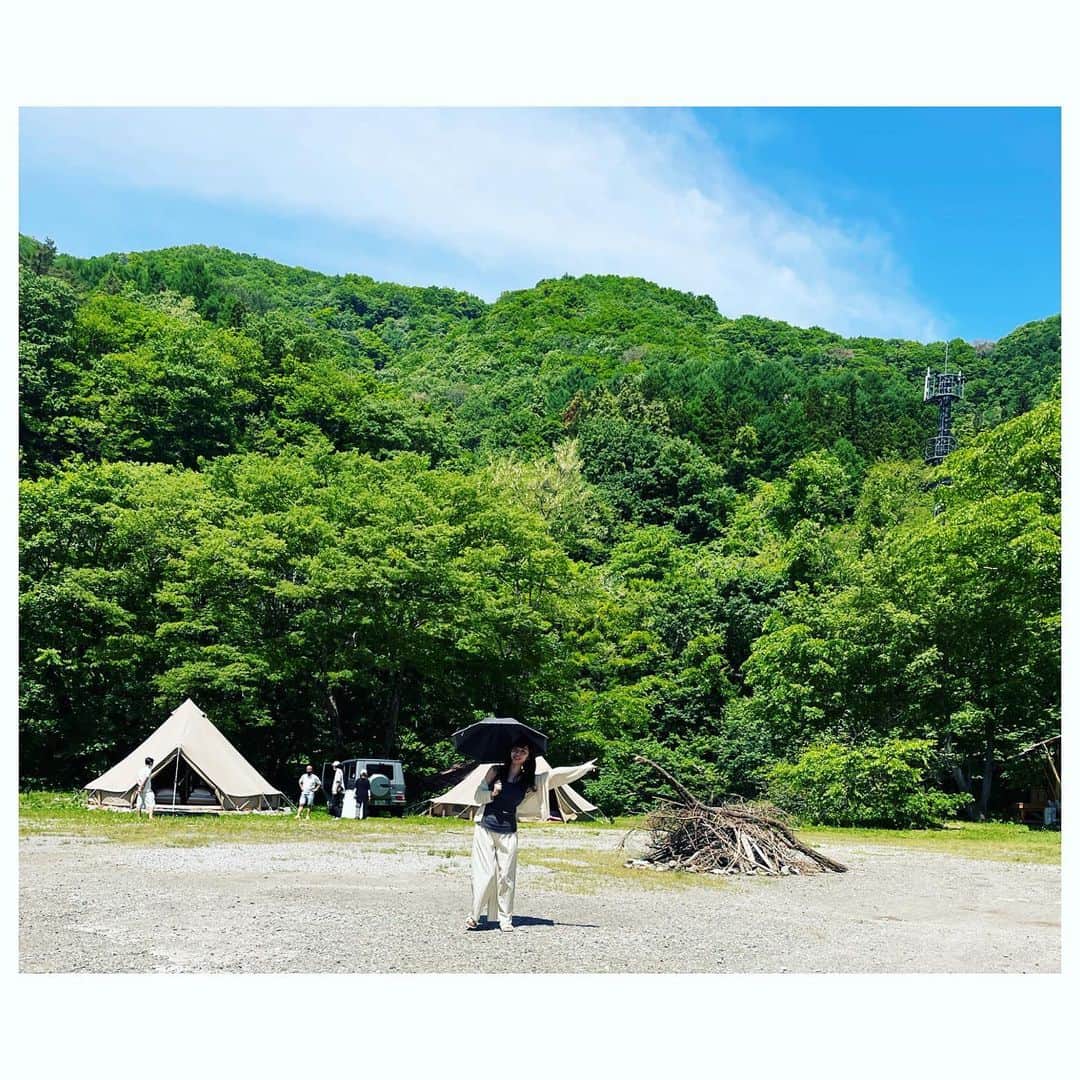 塩地美澄のインスタグラム：「熱中症対策が欠かせない季節に なりましたね🫡 ロケには日傘も必須ー⛱  室内でもこまめな水分補給をお忘れなく 元気にお過ごしください👍  ✅最新Blu-ray&DVD「そっと愛して」  ✅最新デジタル写真集「女子アナ桃源郷」  ✅最新写真集『Nocturne』 #塩地美澄」