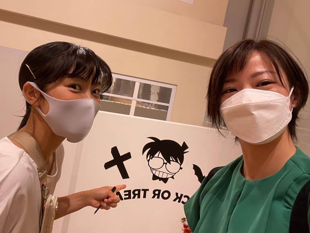 高木菜那のインスタグラム：「miwaちゃんと名探偵コナン ライブ ミュージアム ハロウィンの贈り物に行ってきました😍✨  想像以上に難しくて2人で悩む悩む… コナンずっと大好きなんだけど、 こういう所に来たことなくて miwaちゃんと来れて本当に楽しかった❤️ 誘ってくれてありがとうっ✨ 蝶ネクタイ型変声機とか見てるだけで わくわくしたっ！ お揃いで買ったグッズはmiwaちゃんのインスタで見てね！  #名探偵コナン  #名探偵コナンミュージアム  #久しぶりに会えてよかった」