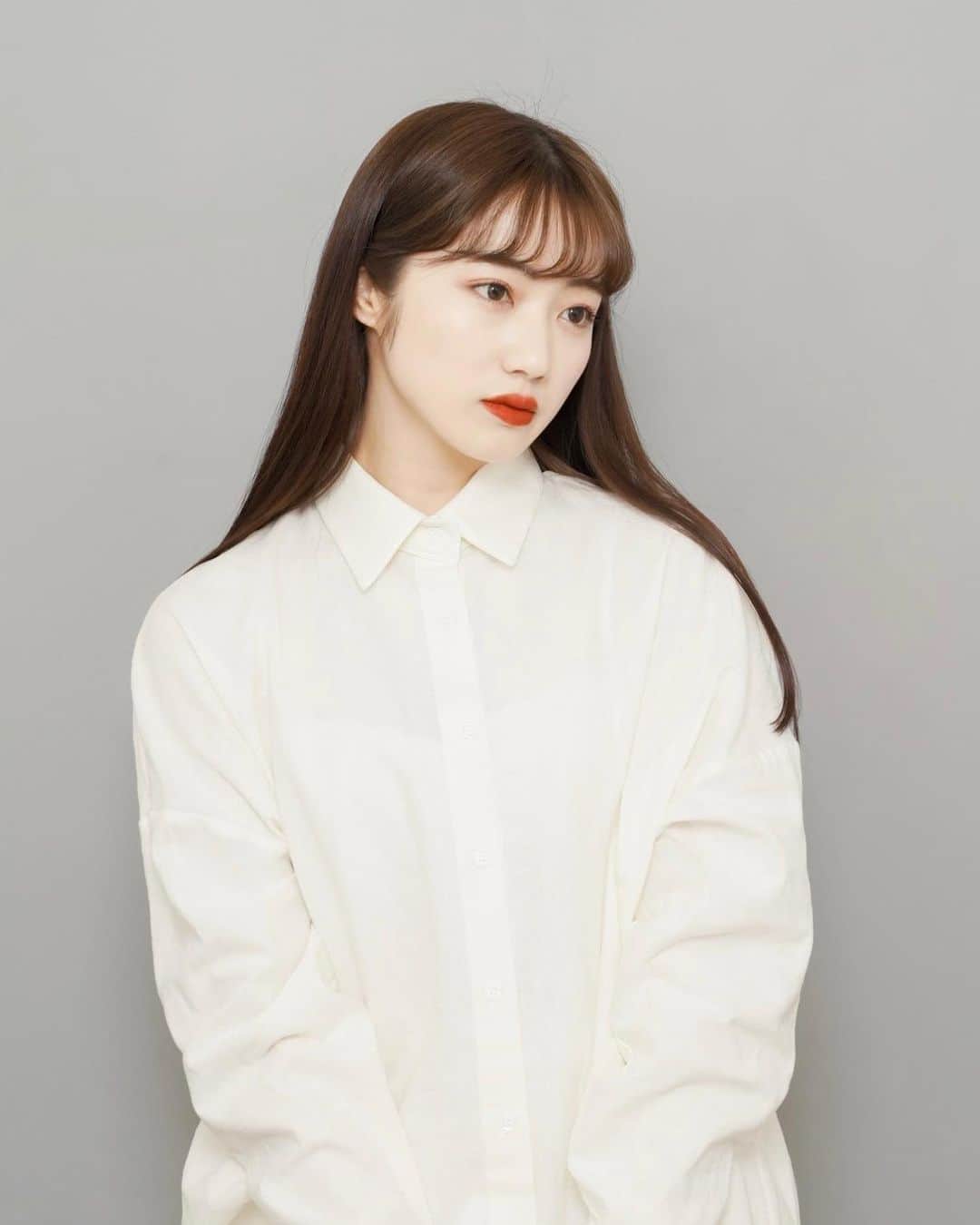 河﨑莉奈のインスタグラム：「셀프사진관🤍📷  @genicbooth  韓国っぽ証明写真が撮れるフォトブース🫶🏻🇰🇷  これ無加工で肌こんな綺麗に映してくれて感激。画質も良すぎ。  後この日付けてるカラコンは　@hapakristin_jp だよ🖤 普段は透明レンズだけど、これはナチュラルに盛れた。箱買いしたい。  お洋服は　@acym_official  大好きセットアップだよ🤍🙂✌🏻」