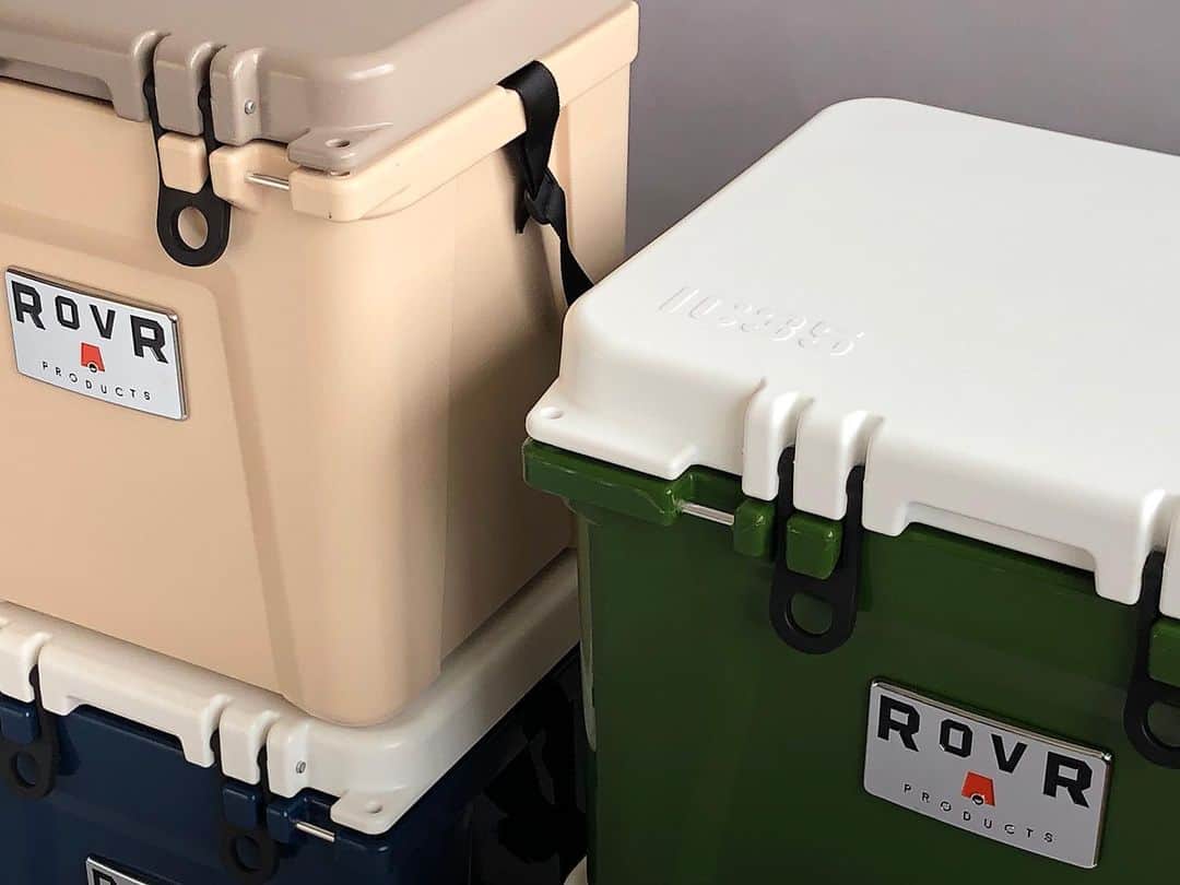 株式会社津田商会のインスタグラム：「RovR Products ICシリーズ の2022年新色GobiとForest。  #rovrproducts #rovr #rovrcoolers #rovrクーラー #ローバークーラーボックス #ic25 #ic35 #ロトモールド #コロラド #アメリカ #🇺🇸 #クーラーボックス #キャンプ #キャンプギア #キャンプ道具 #キャンプ用品 #アウトドア」