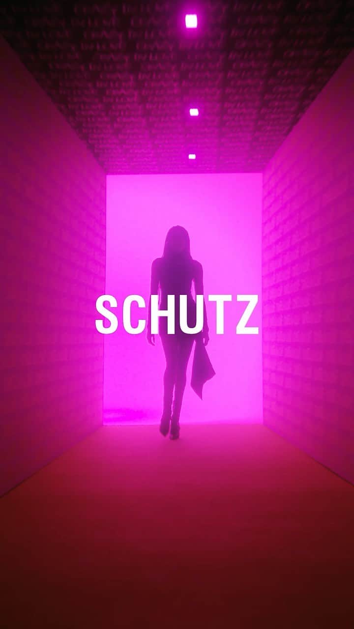 Schutzのインスタグラム：「CHOOSE YOUR BEST GIFT #SchutzCrazyInLove」