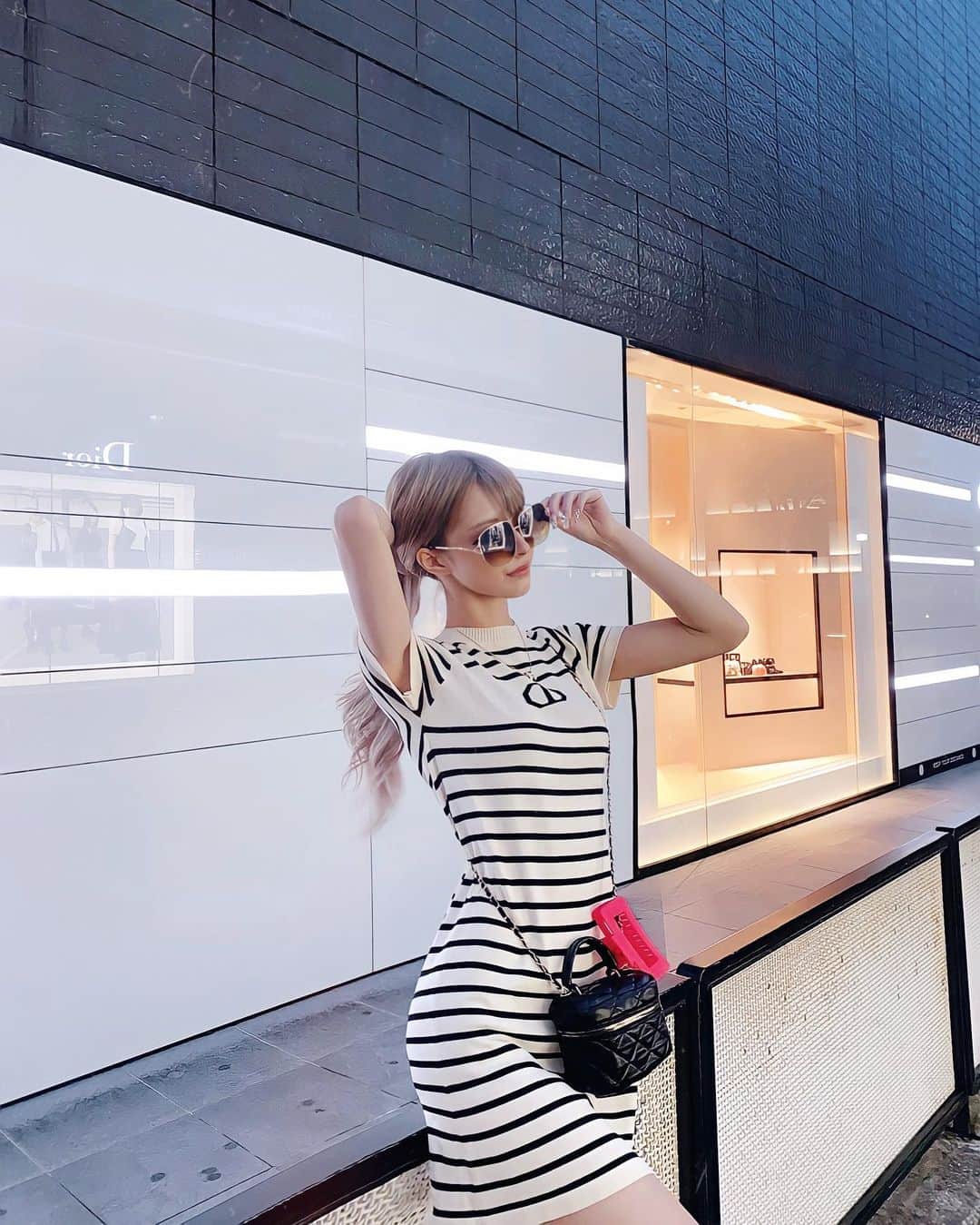 アンジェリカのインスタグラム：「𝐃𝐚𝐭𝐢𝐧𝐠 𝐢𝐧 𝐚 𝐫𝐨𝐮𝐠𝐡 𝐝𝐫𝐞𝐬𝐬 𝐭𝐨𝐝𝐚𝐲❤︎💋 ┈┈┈┈┈┈┈┈┈┈┈┈┈┈┈┈┈┈┈┈ ｻﾝｸﾞﾗｽ大きめでかわちいよね ﾜﾝﾋﾟも楽ちんですきッ~🪄  ゆったり〜な日だったよーん  👗: @select_coco8 ♡ . ┈┈┈┈┈┈┈┈┈┈┈┈┈┈┈┈┈┈┈┈」