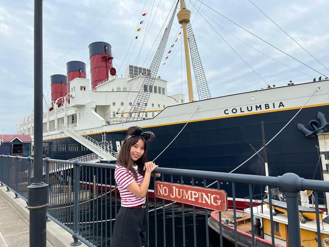 山尾梨奈のインスタグラム：「〻 写真見返してるだけでも楽しい🪄💫. . #disney #tokyodisneysea #tokyodisneyland #tokyodisneyresort #disneyland #東京ディズニーシー #東京ディズニーランド #東京ディズニーリゾート #ディズニーシー #ディズニーランド #ssコロンビア号 #timetoshine #美女と野獣 #クリスタルパレス #シンデレラ城」