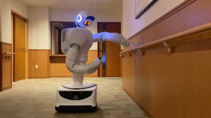 National Geographic Creativeのインスタグラム：「Video by Noriko Hayashi @norikohayashi_photo |  I visited Activa Biwa nursing home and photographed an Aeolous robot working the night shift in the city of Otsu.   This self-navigating artificial intelligence (AI) equipped robot, named "Mirai" ("future" in Japanese), disinfects commonly touched surfaces such as doorknobs, elevator panels, and handrails in the hallways using UV-C lights. It also quietly opens the door of each room to make sure residents are okay and then closes the door. When the robot detects an emergency such as a fall or residents’ sleep abnormalities based on their posture or movement, it notifies its human coworkers immediately by sending images.   The robot "Mirai" started working at Activa Biwa nursing home in November 2021. It mainly patrols the floor for residents with dementia several times throughout the night. The staff says, "by sharing the work with the robot, we can allocate the vacant human resources to the residents’ service."」