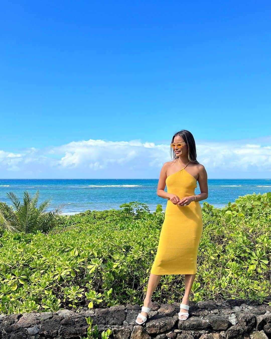 ジェイミー・チャンのインスタグラム：「Only shrimp plates and musubis were consumed on this trip. Diet starts tomorrow…🫠🫠🫠🫠 #weddingseason @dsw #mydsw Dress by @the__sei」