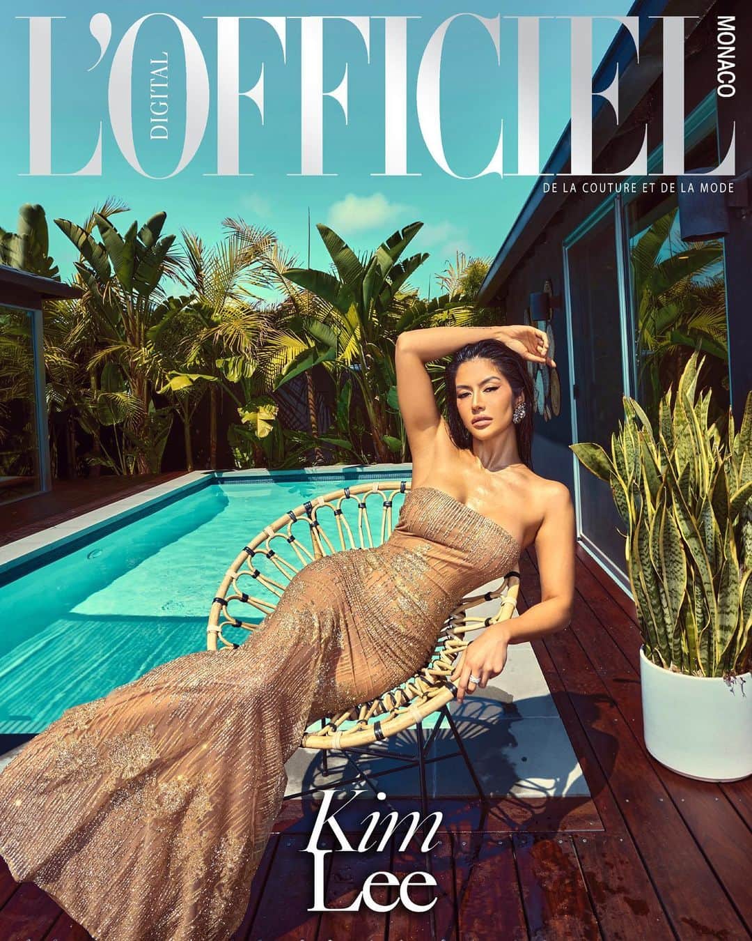 キム・リーのインスタグラム：「Poolside is my paradise 🌴☀️ Merci @lofficielmonaco」
