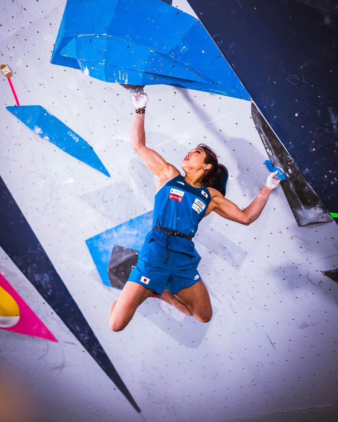 野中生萌のインスタグラム：「Got another medal at the second of the two Salt Lake City World Cups! I had a little special feeling for this comp that I’ve had many opportunities to train with @usaclimbing here in SLC this year. I appreciate them having me and all the support. So happy to be able to share the podium with @nataliaclimbs @brookeclimbs  both weekends! Speaking of the boulders at the world cups,  I feel that the boulders used to be more physically difficult. As the woman’s field has gotten stronger, the style has transitioned from physical tests to tricks to separate the category. I liked the 4th finals boulder because it was able to show the athletes strengths. There needs to be more boulders like this so athletes can have more opportunities to show their strength in different styles🔥 アメリカでのW杯、２連戦連続でメダルを獲得することができました！今年はトレーニングの拠点をここソルトレイクに置いて練習する機会も多く、少し特別な想いがありました。予選・準決勝と全課題を完登し、決勝では最終課題を逃し残念ながら優勝にはとどきませんでしたが、大会全体を通して自信を持てる内容だったと思います😌🔥次はもう一つ違う色のメダルをコレクトしたいな🥇🥈🥉  Thanks for the photo @breesframes」