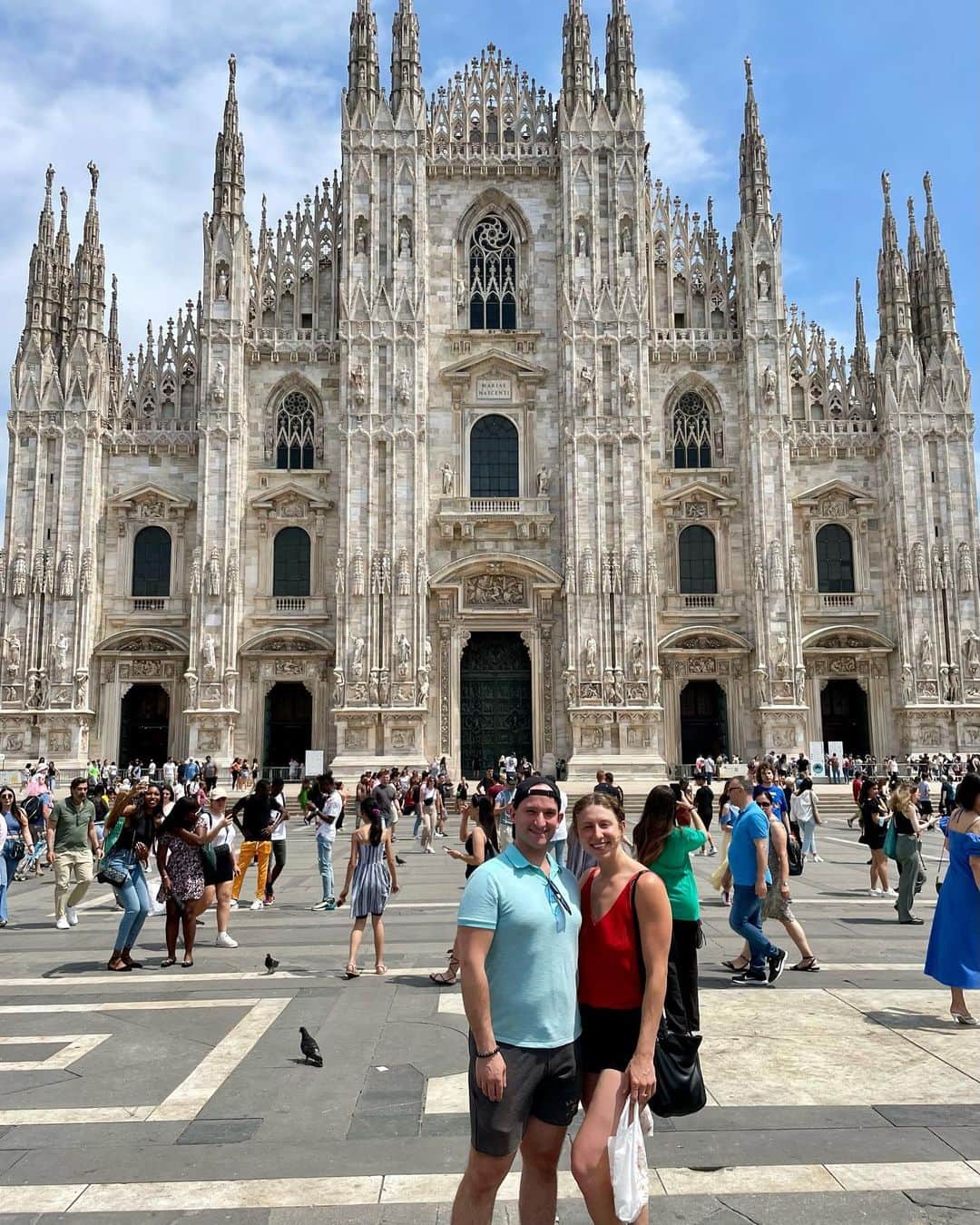 アグネス・ザワツキーのインスタグラム：「Milano, Fosdinovo, Cinque Terre 🍕 🍝 ☀️」