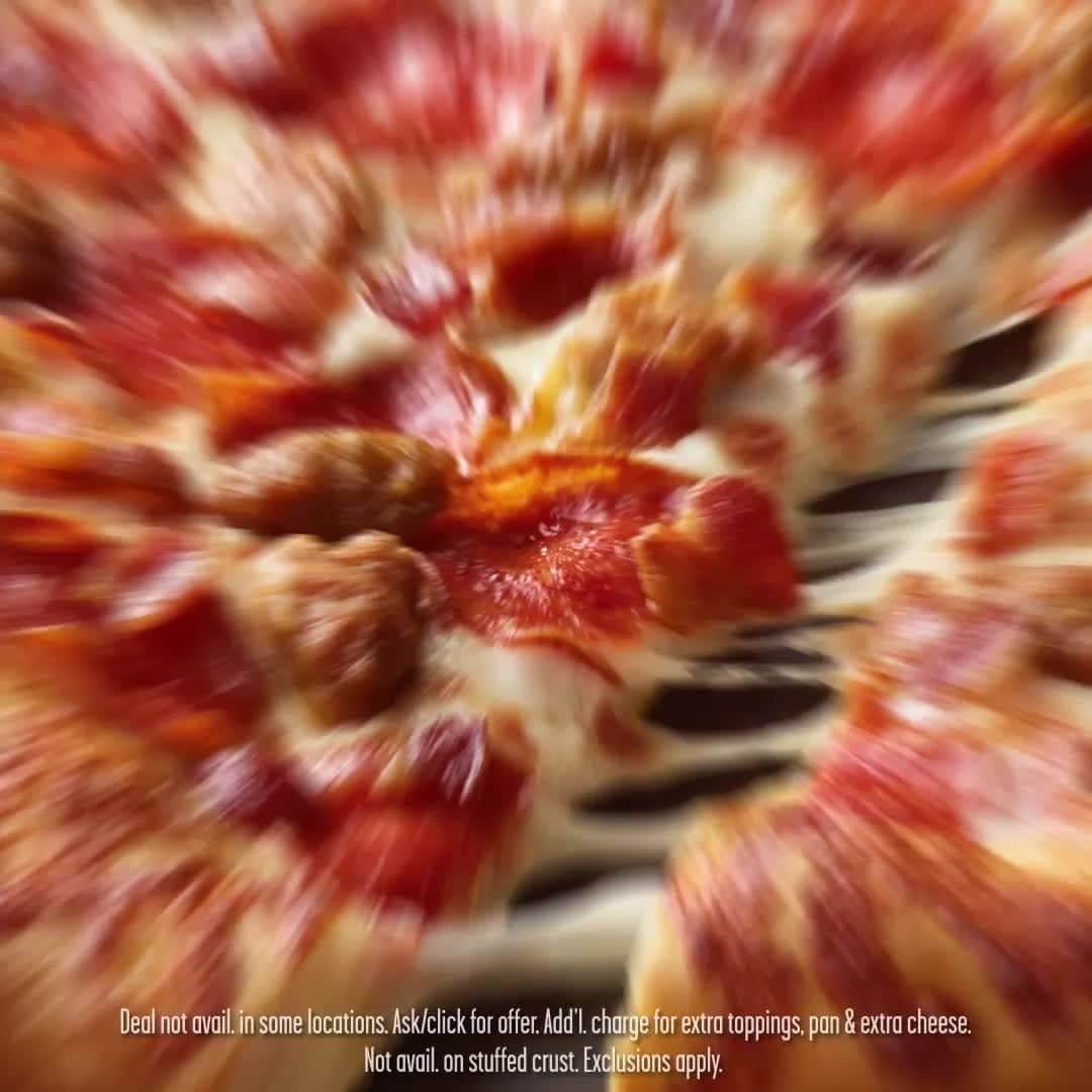 Pizza Hutのインスタグラム：「When you realize a $10 Tastemaker® can feed everyone for just $10」