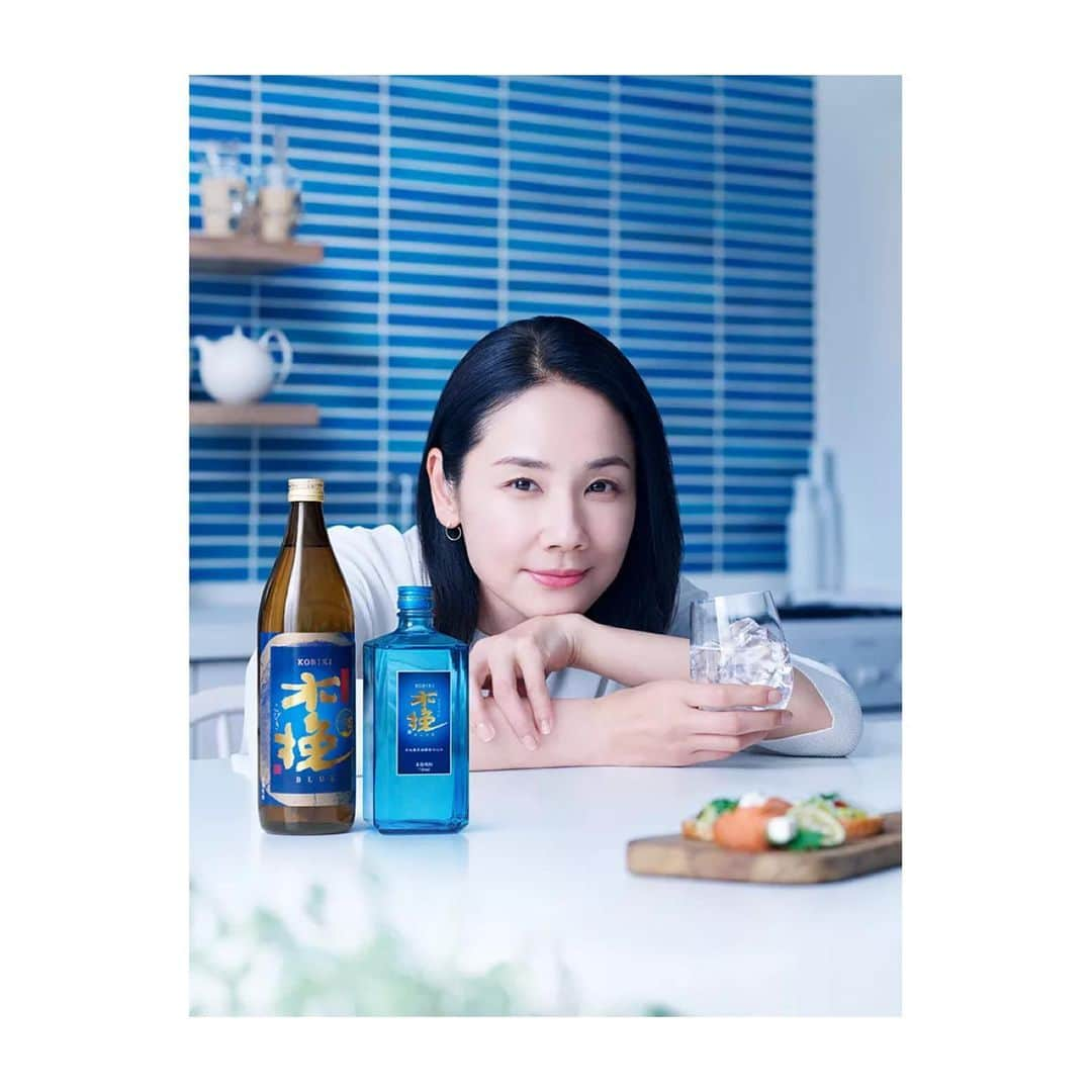 吉田羊さんのインスタグラム写真 - (吉田羊Instagram)「おはようござんす。  雲海酒造「木挽BLUE」 新CM解禁です。 福岡、熊本、宮崎でオンエア、 東京はトレインチャンネルで。  CMとメイキングは 公式HPで😊↓  https://www.unkai.jp/brand/kobiki-blue/  The new Kobiki CM in 2022 has been unveiled!   #雲海酒造 #木挽BLUE #宮崎銘菓 #長饅頭もおススメ #今日は朝から #番組ロケ #いってきまーす」6月1日 8時43分 - yoshidayoh_official