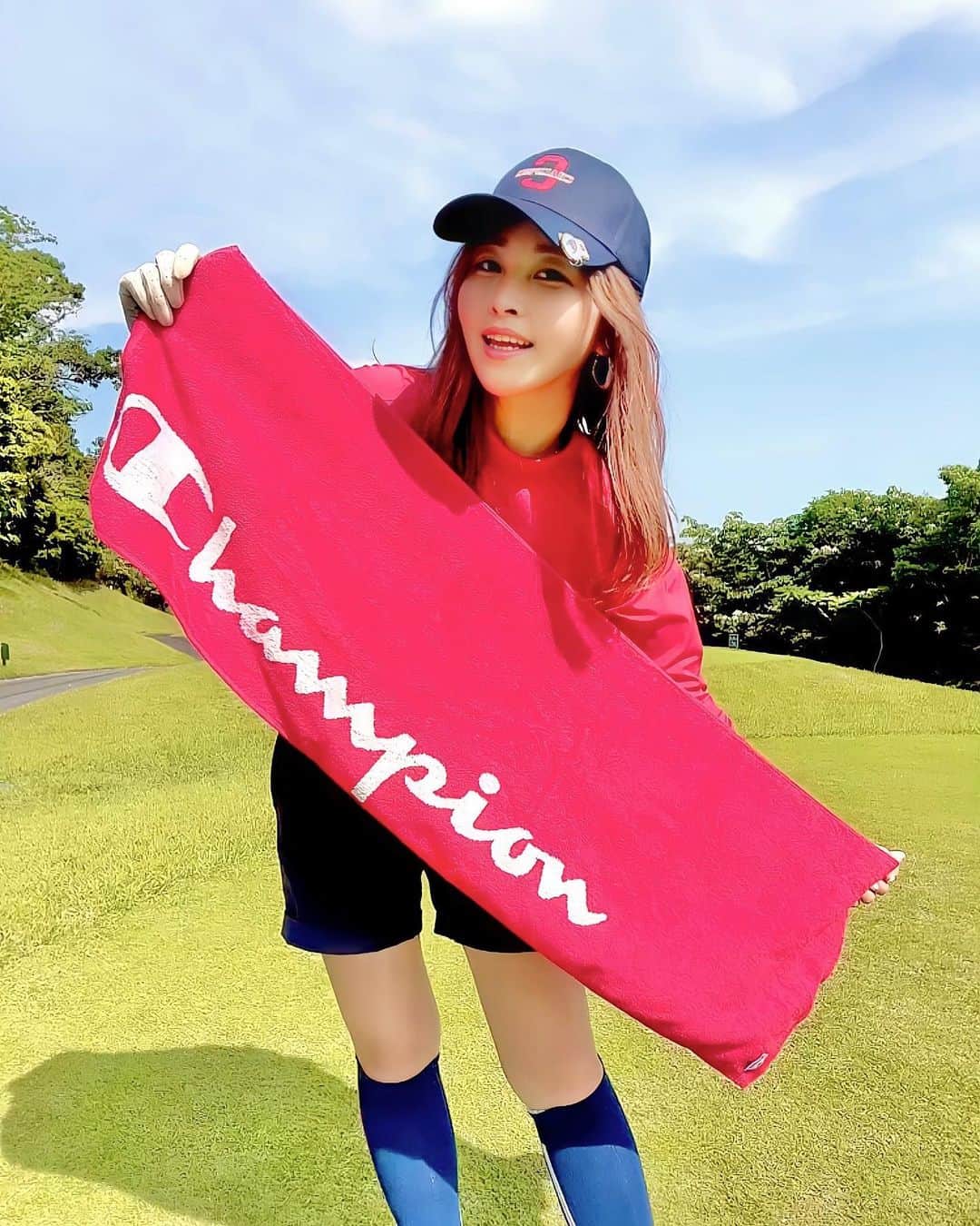 mikaのインスタグラム：「♥︎︎∗︎*ﾟ @champion_japan のコンペに 参加してきましたー⛳️ ． ． コンペってドキドキしちゃうんですが ほんっとに、楽しすぎました😆✨ ． ． ． 楽しすぎた余韻がすごい🥰💚 ． ． ． #championgolf #チャンピオンゴルフコンペ #チャンピオン #チャンピオンゴルフ #ゴルフ #golf#ゴルフ女子 #golfgirl #골프여자 #女子ゴルフ #golstagram # #golflove #ゴルフ好き #ゴルフ最高 #ゴルフ上手くなりたい #みかゴルフ #mikagolf #高尔夫 #골프　#golfgirl #골프여자 #ゴルフウエア #ゴルフコーデ #インスタゴルフ女子 #ゴルフ男子 #ゴルフ好きな人と繋がりたい #ゴルフ女子と繋がりたい」