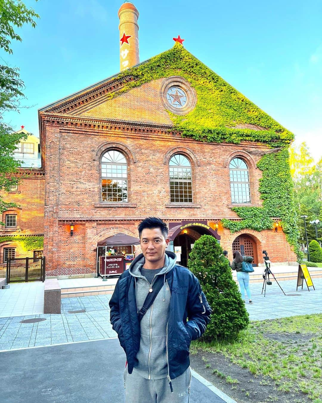 中村譲のインスタグラム：「初の札幌観光。 ジンギスカンは牛肉より 食べ過ぎます😁 #北海道旅行  #札幌グルメ  #ジンギスカン  #サッポロビール園  #食べ過ぎ注意  #高たんぱく質  #ヘルシー  #まだ寒い  #balr #travelphotography #hokkaido #sapporo #beer #lambmeat #healthyfood #instapic」