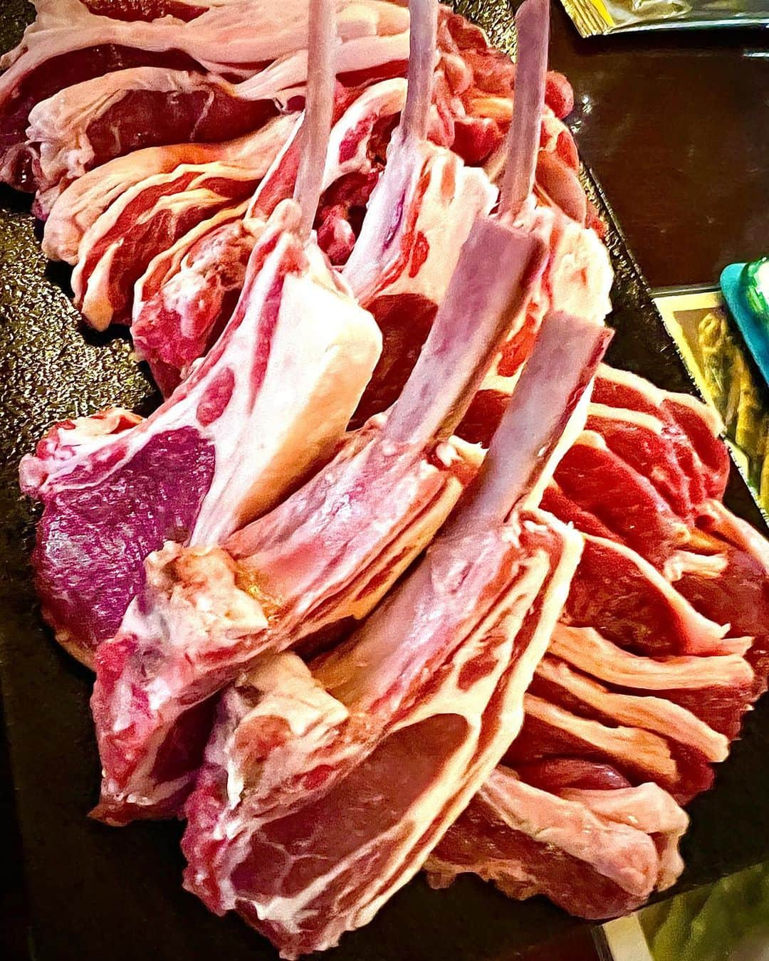 中村譲さんのインスタグラム写真 - (中村譲Instagram)「初の札幌観光。 ジンギスカンは牛肉より 食べ過ぎます😁 #北海道旅行  #札幌グルメ  #ジンギスカン  #サッポロビール園  #食べ過ぎ注意  #高たんぱく質  #ヘルシー  #まだ寒い  #balr #travelphotography #hokkaido #sapporo #beer #lambmeat #healthyfood #instapic」6月1日 10時18分 - joechan1515