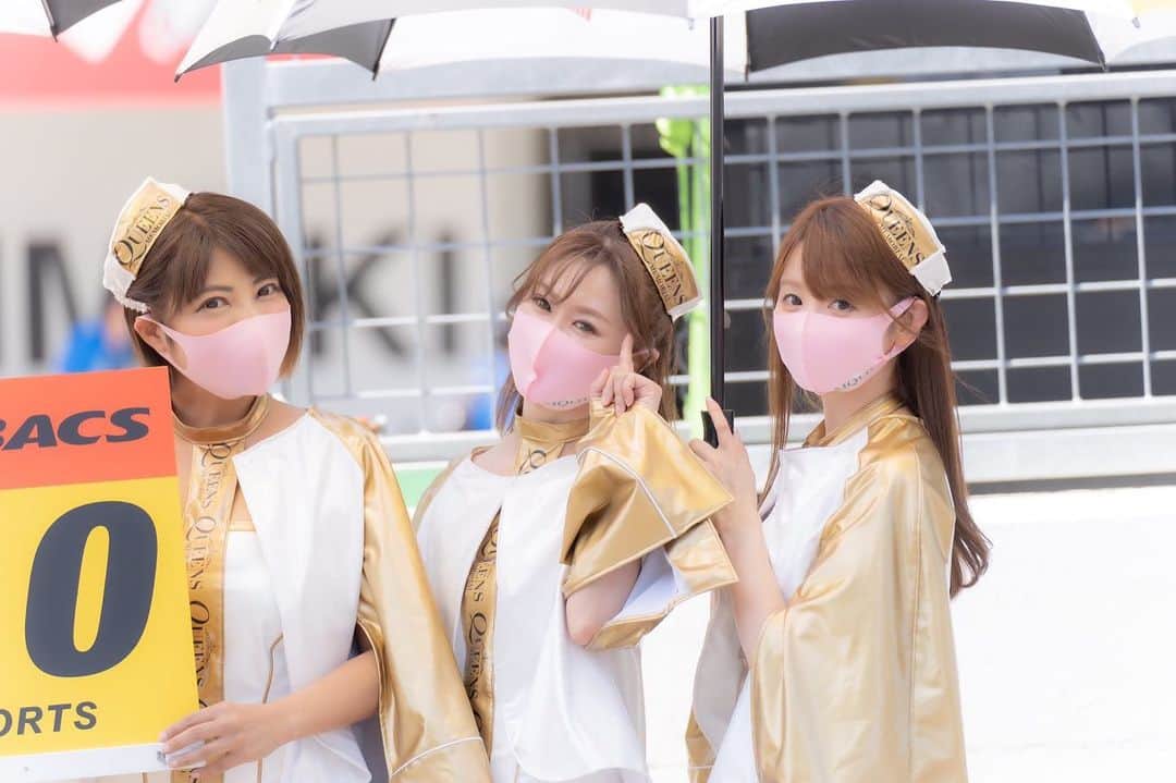 のインスタグラム：「スーパーGT第3戦鈴鹿お疲れ様でしたぁ❣️いろいろとヒートアップしたレースになりましたね💦 今回の360号車RUNUP RIVAUX GT-Rは19位でチェッカーフラッグを受けました❣️ 暑いなか皆様お疲れ様でした❣️ 次戦8月の富士も全力で応援させていただきます❣️ 引き続き360号車の応援をよろしくお願いします🥺  #supergt #レースクイーン #鈴鹿サーキット #runup #rivauxjapan #tomeisports #gridgirls #paddockgirls #insta #instagood #followforfollowback #フォロワー募集中」