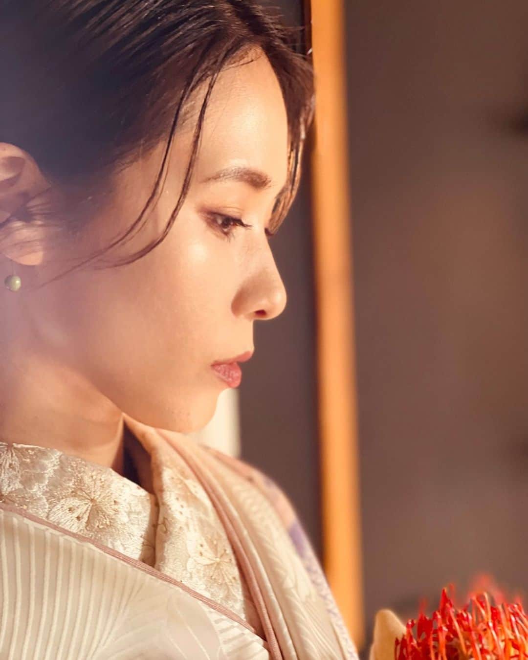 立花サキのインスタグラム：「6月も宜しくお願いします🕊  photo #田窪優司 さん 着付け #maki さん ヘア&メイク #栗野千里　さん ⁡ #june #junebride  #撮影 #着物」