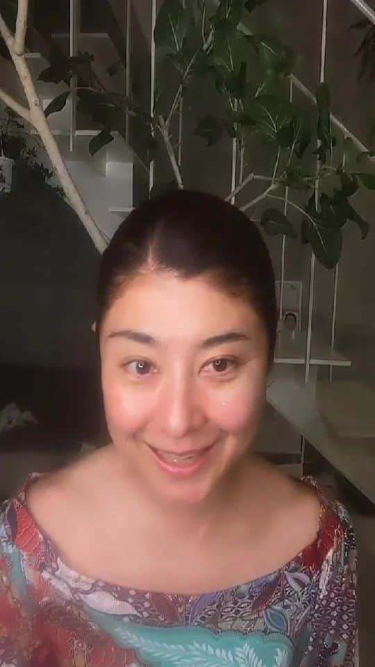 間々田佳子のインスタグラム：「眉間のシワ話  #コアフェイストレーニング  #間々田佳子 #顔の筋トレ #キレイになりたい #キレイになるのだ！    コアフェイストレーニング 指導者養成講座 7/15.16.17.18  4日間 オンライン開催 ご興味ありましたら メッセージくださいね😊 詳細送ります。」