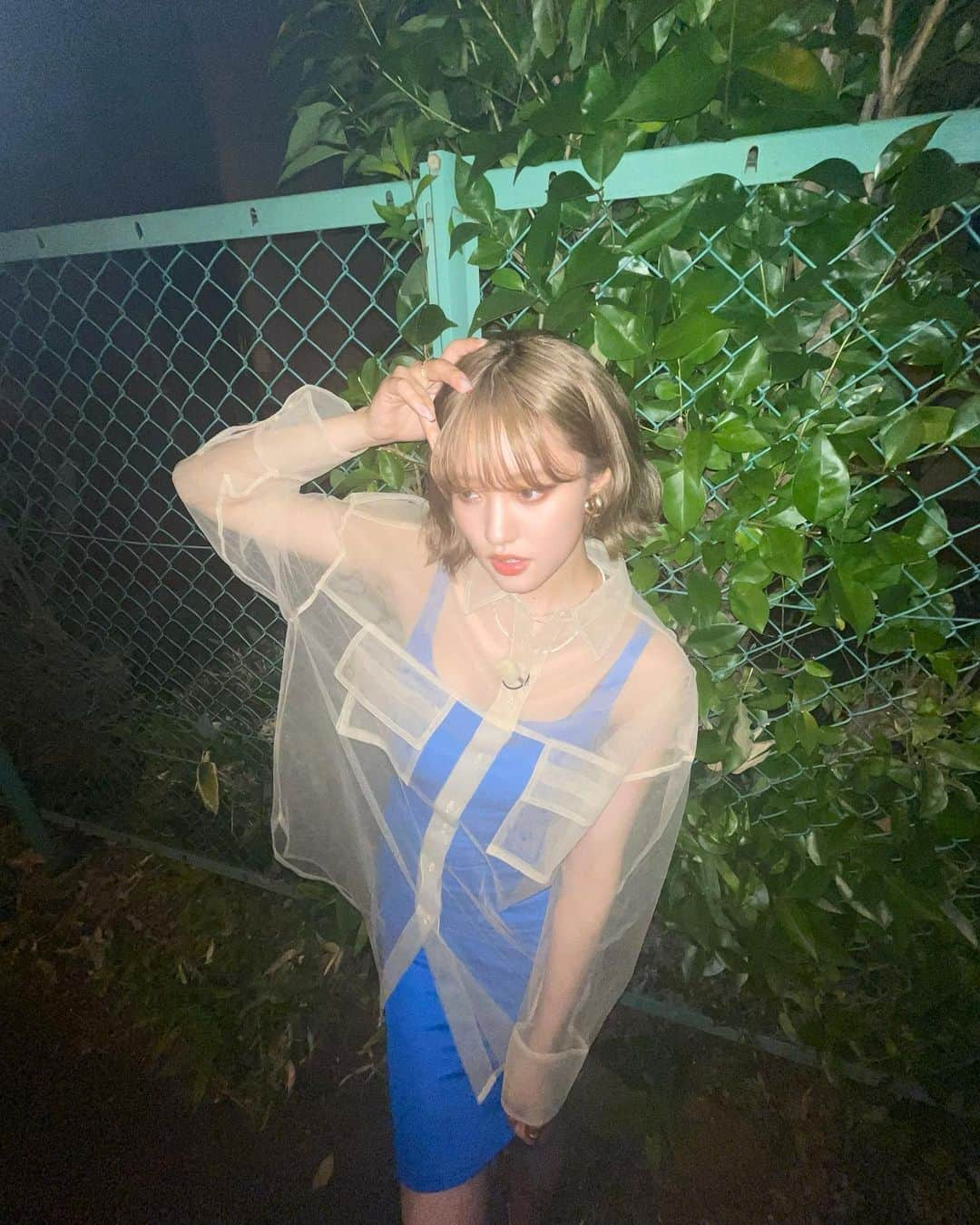 王林さんのインスタグラム写真 - (王林Instagram)「📸💚  June  一年の半分か 早いなぁ 夏大好き！！ 青森の夏は短くて熱いから儚くて愛おしい 今年の夏は青森で過ごせそうでうれしいな 大好きな弟の誕生日もあるんだけど我慢できずもうプレゼント渡しちゃいました😂 ありがとうのぎゅうをしてもらいました 幸せでした😂 もはや弟にくっついてもかちゃましがられない絶好のチャンスだと思ってます🫡 今月も1日1日を一生懸命楽しむぞ🫶🏼 おやしみ」6月1日 22時33分 - ourin_ringoooo