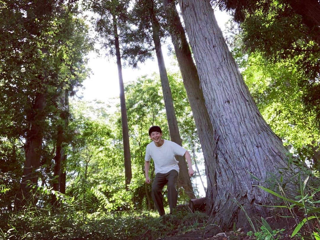 佐久間一行さんのインスタグラム写真 - (佐久間一行Instagram)「森林浴〜  #佐久間一行 #森林浴 #森林」6月1日 15時19分 - sakuzari
