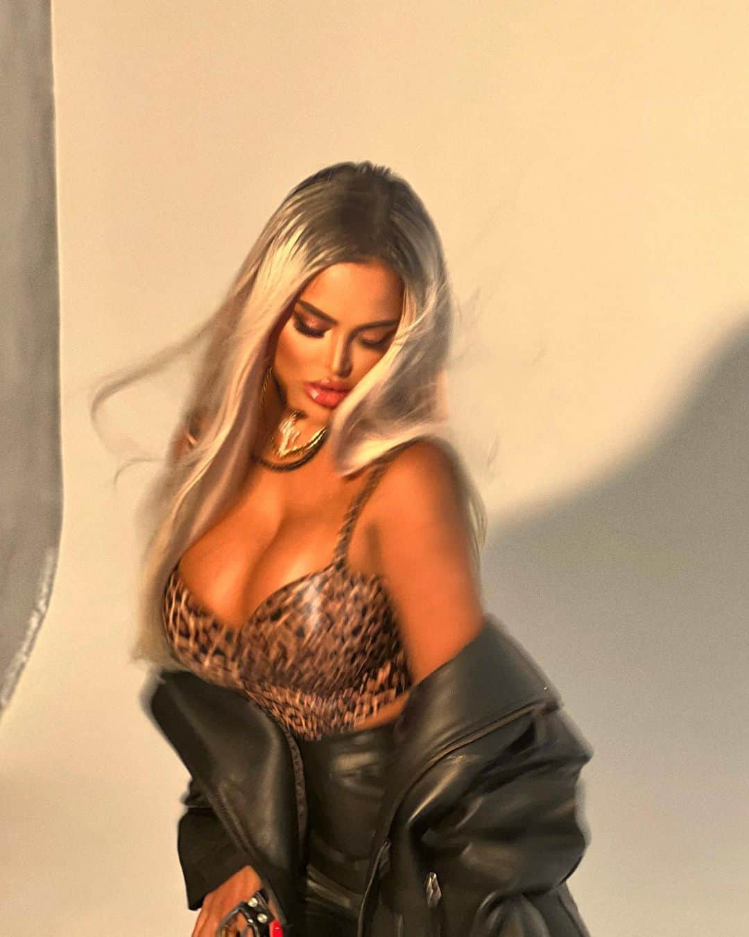 Nita Kuzminaのインスタグラム：「Красивые женщины обладают властью не только над мужчинами, но и над другими женщинами..♠️ __ Топ @molo.jay.b」