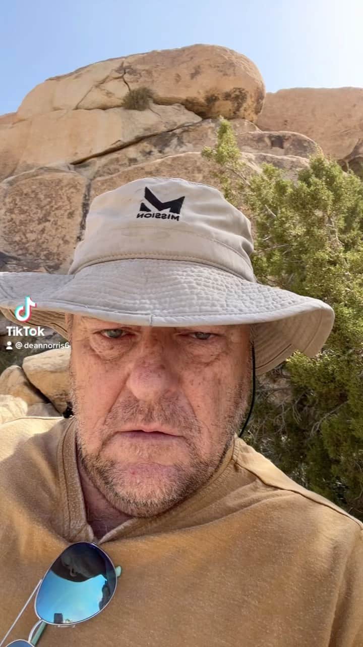 ディーン・ノリスのインスタグラム：「JoshuaTree. 👍」