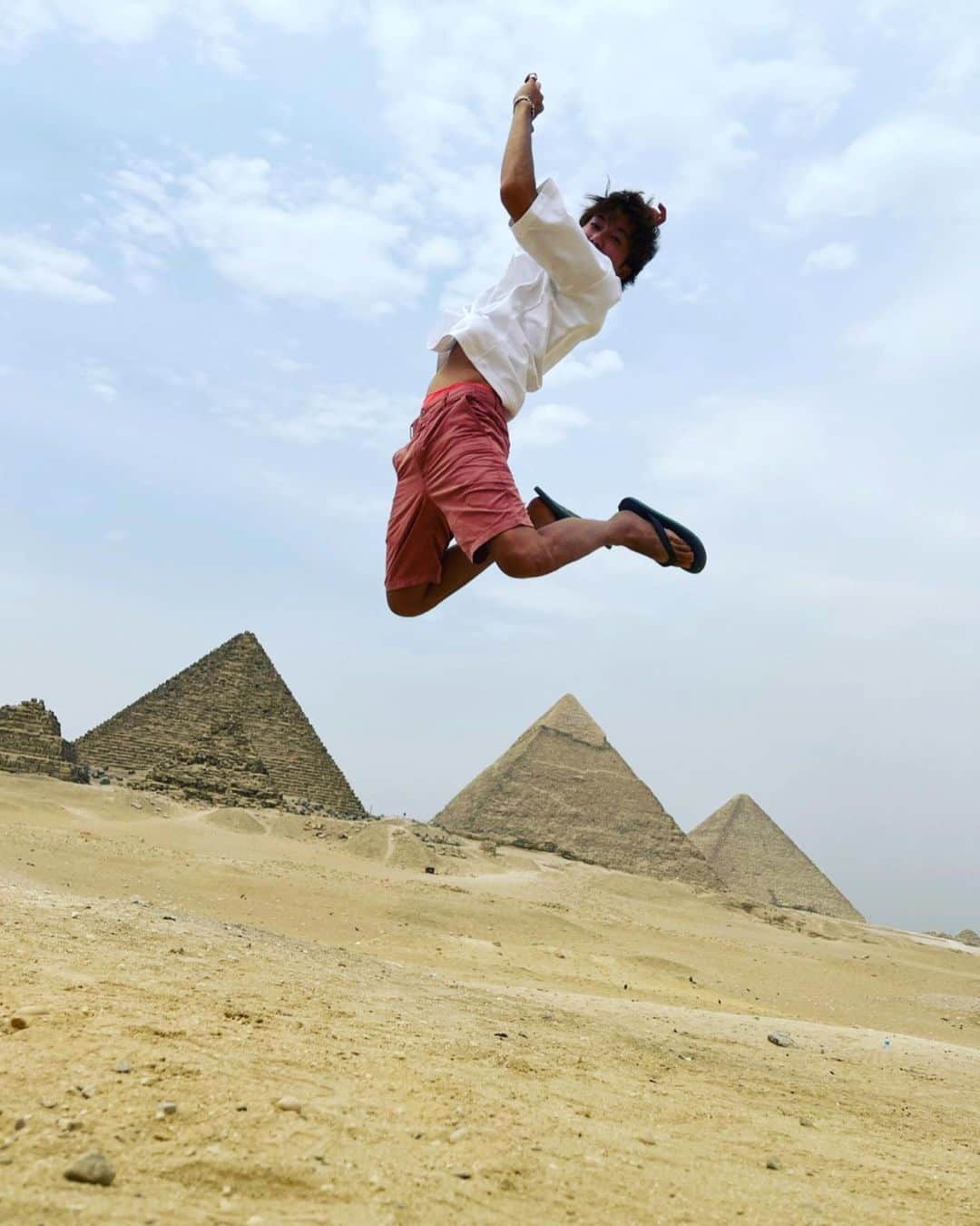 フジさんのインスタグラム写真 - (フジInstagram)「エジプトで自由を謳歌しています 僕もいつか天に召される時のためにピラミッドか前方後円墳を建設し始めようと思いました」6月1日 18時03分 - fuji_evisjap